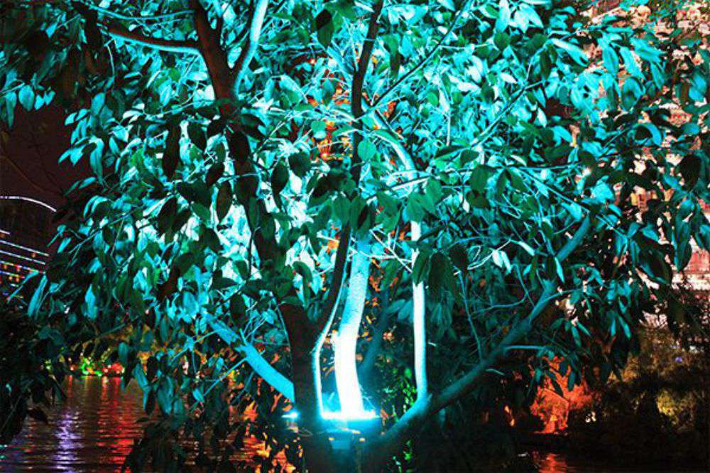 银娱优越会717照明的RGB投光灯用在国内景观亮化项目