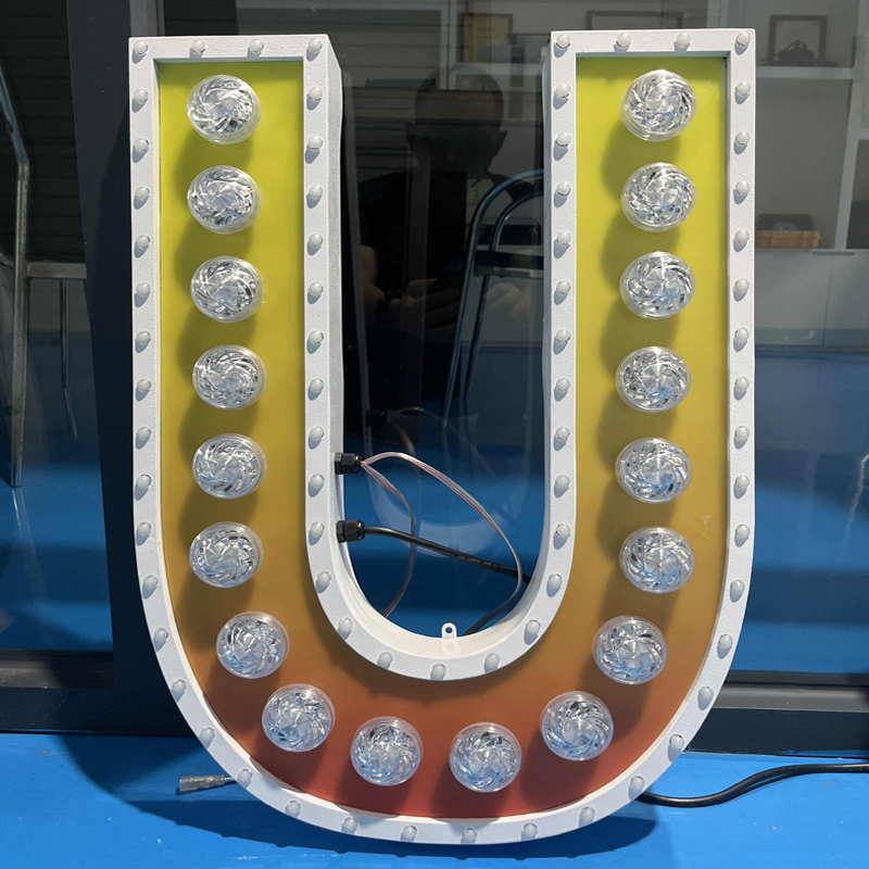 为何游乐场所常用金属LED发光字标识装璜？